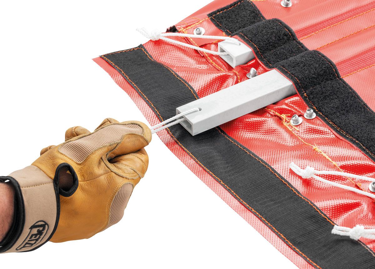 Petzl NEST mentőhordágy - brlangi illetve szűk helyekről történő mentéshez